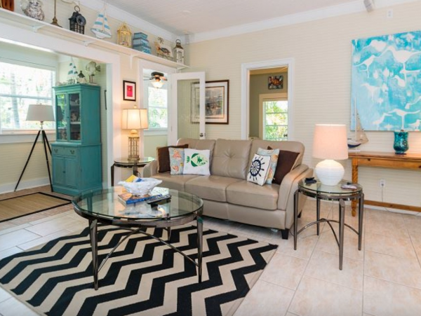 Newly remodeled 3 bed private pool Anna Maria Cottage STEPS TO THE BEACH!